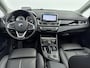 BMW 2-Serie Active Tourer 225xe iPERFORMANCE HIGH EXECUTIVE | SCHUIF/KANTEL DAK | NAVI | CRUISE | CLIMA | CAMERA | LEDER | PDC | ELEKTRISCHE ACHTERKLEP | HARMAN KARDON | HYBRID | AUTOMAAT |