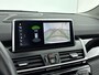 BMW 2-Serie Active Tourer 225xe iPERFORMANCE HIGH EXECUTIVE | SCHUIF/KANTEL DAK | NAVI | CRUISE | CLIMA | CAMERA | LEDER | PDC | ELEKTRISCHE ACHTERKLEP | HARMAN KARDON | HYBRID | AUTOMAAT |