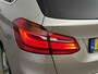 BMW 2-Serie Active Tourer 225xe iPERFORMANCE HIGH EXECUTIVE | SCHUIF/KANTEL DAK | NAVI | CRUISE | CLIMA | CAMERA | LEDER | PDC | ELEKTRISCHE ACHTERKLEP | HARMAN KARDON | HYBRID | AUTOMAAT |