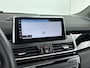 BMW 2-Serie Active Tourer 225xe iPERFORMANCE HIGH EXECUTIVE | SCHUIF/KANTEL DAK | NAVI | CRUISE | CLIMA | CAMERA | LEDER | PDC | ELEKTRISCHE ACHTERKLEP | HARMAN KARDON | HYBRID | AUTOMAAT |