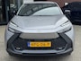 Toyota C-HR / C-HR+ 1.8 Hybrid 140 Dynamic NL-AUTO BLIND SPOT KEYLESS PARK-SENSOREN APPLE/ANDROID 18'' LM-VELGEN CAMERA AD-CRUISE CLIMA NAVI
