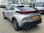 Toyota C-HR / C-HR+ 1.8 Hybrid 140 Dynamic NL-AUTO BLIND SPOT KEYLESS PARK-SENSOREN APPLE/ANDROID 18'' LM-VELGEN CAMERA AD-CRUISE CLIMA NAVI