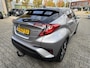 Toyota C-HR / C-HR+ 1.8 HYBRID BI-TONE KEYLESS NAVI AFN-TREKHAAK CAMERA 18"LM-VELGEN STOELVERW BLUETOOH 18'' LM-VELGEN