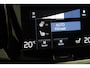 Volvo V60 T6 Recharge Inscription | Panoramadak | Head-Up | Trekhaak | harman/kardon | Stoel+Stuurverwarming