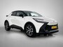 Toyota C-HR / C-HR+ 1.8 Hybrid 140 First Edition Bi-Tone | NIEUW GELEVERD & ONDERHOUDEN | 360 Camera | Elektrische Achterklep | Virtual Cockpit | Onderweg-naar-dealer