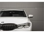 BMW 3-Serie Touring 330i High Executive Pano HUD ACC Trekhaak Stoel & Stuurverw