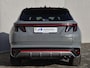 Hyundai Tucson 1.6 T-GDI PHEV N Line 4WD Automaat / Accu SOH 100% / Dealer onderhouden / Fabrieksgarantie tot 01-2027 / Trekhaak afneembaar / EAER bereik 62 km bereik stad 74 km / Trekgewicht 1350 kg / Elektrische achterklep / Stuur- Stoel & Achterbankverwarming / Rondomzicht camera / Apple Carplay Android Auto /