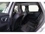 Volvo XC60 T6 Recharge AWD Plus Dark - Panorama/schuifdak - IntelliSafe Assist & Surround - 360º Camera - Verwarmde voorstoelen, stuur & achterbank - Parkeersensoren voor & achter - Elektr. bedienb. voorstoelen met geheugen - Draadloze tel. lader - Elektr. inklapbare trekhaak - 19' LMV