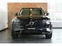 Volvo XC90 T8 Plug-in hybrid AWD Ultra Dark | Panoramadak | Luchtvering | Head-up display | 360 graden camera | Verwarmbare voorstoelen+achterbank+stuurwiel | Premium audio by Bowers&Wilkins | 7 zits | 21 inch Lichtmetalen velgen |