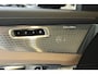 Volvo XC90 T8 Plug-in hybrid AWD Ultra Dark | Panoramadak | Luchtvering | Head-up display | 360 graden camera | Verwarmbare voorstoelen+achterbank+stuurwiel | Premium audio by Bowers&Wilkins | 7 zits | 21 inch Lichtmetalen velgen |