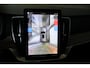 Volvo XC90 T8 Plug-in hybrid AWD Ultra Dark | Panoramadak | Luchtvering | Head-up display | 360 graden camera | Verwarmbare voorstoelen+achterbank+stuurwiel | Premium audio by Bowers&Wilkins | 7 zits | 21 inch Lichtmetalen velgen |