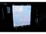 Volvo XC60 T8 Plug-in hybrid AWD Ultra Black Edition | Bowers & Wilkins Premium Audio | Luchtvering | 22'' Lichtmetalen velgen | Nappa Lederen bekleding | Stoelventilatie | Stoelverwarming | 360° Parkeercamera | Gelamineerde zijruiten |