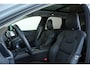 Volvo XC60 T8 Plug-in hybrid AWD Ultra Black Edition | Bowers & Wilkins Premium Audio | Luchtvering | 22''Lichtmetalen velgen | Nappa Lederen bekleding | Stoelventilatie | Stoelverwarming | 360° Parkeercamera | Gelamineerde zijruiten |