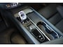 Volvo XC60 T8 Plug-in hybrid AWD Ultra Black Edition | Bowers & Wilkins Premium Audio | Luchtvering | 22'' Lichtmetalen velgen | Nappa Lederen bekleding | Stoelventilatie | Stoelverwarming | 360° Parkeercamera | Gelamineerde zijruiten |