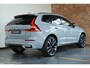 Volvo XC60 T8 Plug-in hybrid AWD Ultra Black Edition | Bowers & Wilkins Premium Audio | Luchtvering | 22''Lichtmetalen velgen | Nappa Lederen bekleding | Stoelventilatie | Stoelverwarming | 360° Parkeercamera | Gelamineerde zijruiten |