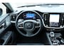 Volvo V60 T8 Plug-in hybrid AWD Ultra Dark | Bowers & Wilkins Premium Audio | Stoelverwarming | 360° Parkeercamera | Parkeersensoren voor + achter | Massage in voorstoelen | Semi Electrische Wegklapbare Trekhaak | Google Infotainment | 19'' Lichtmetalen velgen