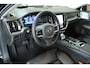 Volvo V60 T8 Plug-in hybrid AWD Ultra Dark | Bowers & Wilkins Premium Audio | Stoelverwarming | 360° Parkeercamera | Parkeersensoren voor + achter | Massage in voorstoelen | Semi Electrische Wegklapbare Trekhaak | Google Infotainment | 19'' Lichtmetalen velgen