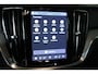 Volvo V60 T8 Plug-in hybrid AWD Ultra Dark | Bowers & Wilkins Premium Audio | Stoelverwarming | 360° Parkeercamera | Parkeersensoren voor + achter | Massage in voorstoelen | Semi Electrische Wegklapbare Trekhaak | Google Infotainment | 19'' Lichtmetalen velgen