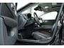 Volvo V60 T8 Plug-in hybrid AWD Ultra Dark | Bowers & Wilkins Premium Audio | Stoelverwarming | 360° Parkeercamera | Parkeersensoren voor + achter | Massage in voorstoelen | Semi Electrische Wegklapbare Trekhaak | Google Infotainment | 19'' Lichtmetalen velgen