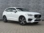 Volvo XC60 2.0 T8 Twin Engine AWD R-Design | Plug-in Hybrid (PHEV) | Luchtvering | Bowers Wilkins Audio | Navigatie | Panoramadak | Trekhaak | Head-up Display | BLIS | Cruise Control Adaptief | DAB | Stoelverwarming