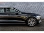 Volvo V60 2.0 T8 Twin Engine AWD Inscription | Plug-in Hybrid (PHEV) | Sportstoelen | Trekhaak | Head-up Display | Achteruitrijcamera | Harman Kardon Audio | DAB | Panoramadak | Navigatie