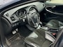 Volvo V40 1.6 T4 R-Design | Trekhaak afneembaar | Navigatie | High Performance Audio | Bluetooth | Parkeersensoren | Stoelverwarming