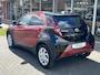 Toyota Aygo X 1.0 VVT-i MT Pulse | Bi-Tone Chili red, Stoelverwarming, Airco, Apple CarPlay/Android Auto, Lichtmetalen velgen