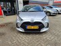 Toyota Yaris 1.5 Hybrid 115 DYNAMIC NL-AUTO STOEL/STUURVERW BLIND SPOT PARK-SENSOREN NAVI CAMERA CLIMA AD-CRUISE APPLE/ANDROID KEYLESS 16'' LM-VELGEN