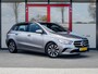 Mercedes-Benz B-klasse 180 Business Solution | Origineel NL | 2e Eigenaar | Navigatie | Camera | Climate Control | Cruise Control | Wide Screen | All Season Banden | 16'' Lichtmetalen Velgen | Metallic Lak | Dimlichten Automatisch |
