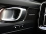 Volvo XC40 B4 211pk Plus Dark / Elektr. stoelen / H&K audio / Trekhaak / Stoel/- en stuurverwarming / Adapt. Cruise / BLIS / Elektr. Achterklep / PDC + CAM /