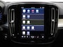 Volvo XC40 B4 211pk Plus Dark / Elektr. stoelen / H&K audio / Trekhaak / Stoel/- en stuurverwarming / Adapt. Cruise / BLIS / Elektr. Achterklep / PDC + CAM /