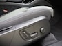 Volvo XC40 B4 211pk Plus Dark / Elektr. stoelen / H&K audio / Trekhaak / Stoel/- en stuurverwarming / Adapt. Cruise / BLIS / Elektr. Achterklep / PDC + CAM /