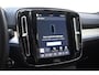 Volvo XC40 B4 211PK Automaat Plus Dark / Navigatie / Adaptive Cruise / Harman Kardon / Stuur- & Stoelverwarming / Elektrische achterklep / Achteruitrijcamera / Trekhaak / Elektrische stoelverst. met geheugen