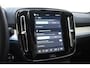 Volvo XC40 B4 211PK Automaat Plus Dark / Navigatie / Adaptive Cruise / Harman Kardon / Stuur- & Stoelverwarming / Elektrische achterklep / Achteruitrijcamera / Trekhaak / Elektrische stoelverst. met geheugen