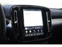 Volvo XC40 B4 211PK Automaat Plus Dark / Navigatie / Adaptive Cruise / Harman Kardon / Stuur- & Stoelverwarming / Elektrische achterklep / Achteruitrijcamera / Trekhaak / Elektrische stoelverst. met geheugen