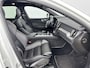 Volvo XC60 T8 Recharge R-Design | 19" Allseason | Trekhaak | Panoramadak | Elektr. verst. best. Stoel | Stoel/Stuur/Achterbankverwarming | Parkeercamera | Getint glas