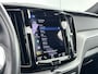 Volvo XC60 T8 Recharge R-Design | 19" Allseason | Trekhaak | Panoramadak | Elektr. verst. best. Stoel | Stoel/Stuur/Achterbankverwarming | Parkeercamera | Getint glas