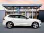 Volvo XC60 T8 Recharge R-Design | 19" Allseason | Trekhaak | Panoramadak | Elektr. verst. best. Stoel | Stoel/Stuur/Achterbankverwarming | Parkeercamera | Getint glas