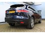 Jaguar F-Pace 2.0t AWD R-Sport | Incl. 12 maanden Garantie | Elektrisch wegklapbare trekhaak | Panorama dak | Alcantara hemelbekleding | Elektrisch verstelbare stoelen met Memory | Stoelverwarming Voor + Achter | Achteruitrijcamera | Meridian Audiosysteem | Dodehoekdetectie | Keyless start | Climate controle | Navigatie | Apple CarPlay/Android Auto | Elektrische kofferbakklep |