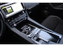 Jaguar F-Pace 2.0t AWD R-Sport | Incl. 12 maanden Garantie | Elektrisch wegklapbare trekhaak | Panorama dak | Alcantara hemelbekleding | Elektrisch verstelbare stoelen met Memory | Stoelverwarming Voor + Achter | Achteruitrijcamera | Meridian Audiosysteem | Dodehoekdetectie | Keyless start | Climate controle | Navigatie | Apple CarPlay/Android Auto | Elektrische kofferbakklep |