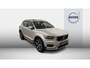 Volvo XC40 1.5 T3 Momentum | Navigatie | Achteruitrijcamera | Trekhaak | Panoramadak | Stoelverwarming | Lichtmetalen Velgen | Parkeersensoren