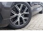 Volvo V60 2.0 B3 Essential | Trekhaak | Navigatie | Apple Carplay | Android Auto | Achteruitrijcamera | Parkeersensoren | Stoelverwarming | Stuurverwarming | Verwarmbare achterbank |