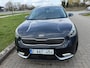 Kia Niro Hybrid 1.6 GDi DynamicPlusLine Leder | Elek. Stoel | Camera | Zomer + Winterset | Climate | Stoelverwarming | Adaptieve Cruise | Achteruitrijcamera | Apple Carplay/Android Auto|telefoonintegratie premium | Cruise control adaptief