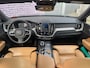 Volvo XC60 2.0 T8 Twin Engine AWD Inscription | Trekhaak | Panorama dak | Elektrisch verstelbare bestuurdersstoel | Parkeer sensoren achter | Leer | Climate control |