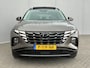 Hyundai Tucson 1.6 T-GDI HEV Premium Sky / NL auto / Schuif/open dak / Stoel-/stuurverwarming / Navigatie / Achteruitrij-/360 Camera / Apple Carplay/Android auto / Elektrische achterklep / KRELL audio / Leren Bekleding /
