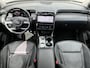 Hyundai Tucson 1.6 T-GDI HEV Premium Sky / NL auto / Schuif/open dak / Stoel-/stuurverwarming / Navigatie / Achteruitrij-/360 Camera / Apple Carplay/Android auto / Elektrische achterklep / KRELL audio / Leren Bekleding /