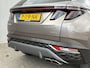 Hyundai Tucson 1.6 T-GDI HEV Premium Sky / NL auto / Schuif/open dak / Stoel-/stuurverwarming / Navigatie / Achteruitrij-/360 Camera / Apple Carplay/Android auto / Elektrische achterklep / KRELL audio / Leren Bekleding /