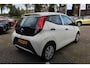 Toyota Aygo FUN 5-DEURS 4-S BANDEN AIRCO EL-RAMEN BLUETOOTH CENTR. PORTIER VERGR. MET AFSTANDSBEDIENING