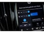 Volvo XC60 2.0 T6 Plug-in hybrid AWD Plus Black Edition | Adaptieve Cruise Control | Panoramadak | Harman Kardon Audio | Stoel-/Stuur-/Voorruitverwarming | Dodehoek Detectie | 360° Parkeercamera |