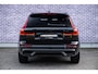 Volvo XC60 2.0 T6 Plug-in hybrid AWD Plus Black Edition | Adaptieve Cruise Control | Panoramadak | Harman Kardon Audio | Stoel-/Stuur-/Voorruitverwarming | Dodehoek Detectie | 360° Parkeercamera |